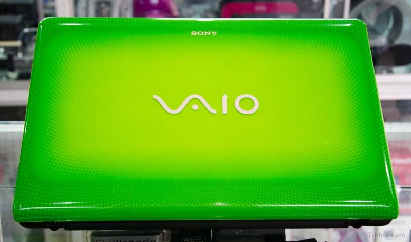 Trên tay Sony VAIO E phiên bản Signature, màu xanh lá